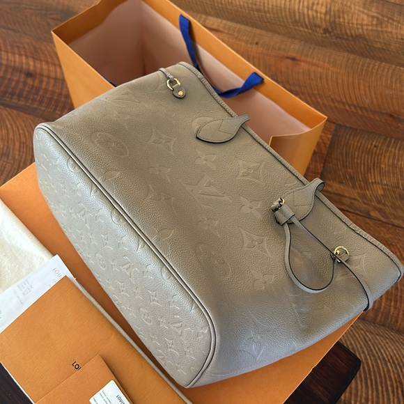 Louis Vuitton Neverfull MM Turtledove Monogram Empreinte with Pouchette. - Picture 8 of 15